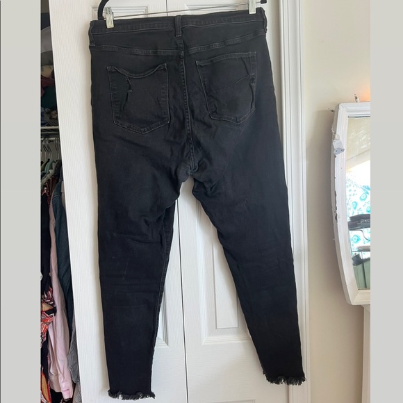 Distressed High-Rise Jegging - Picture 3 of 3